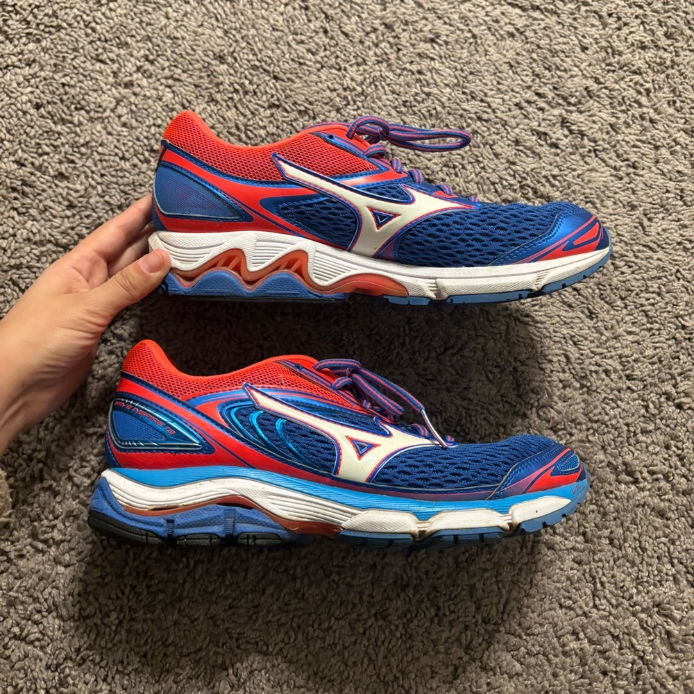 Mizuno Women's Blue and Red Athletic Shoes